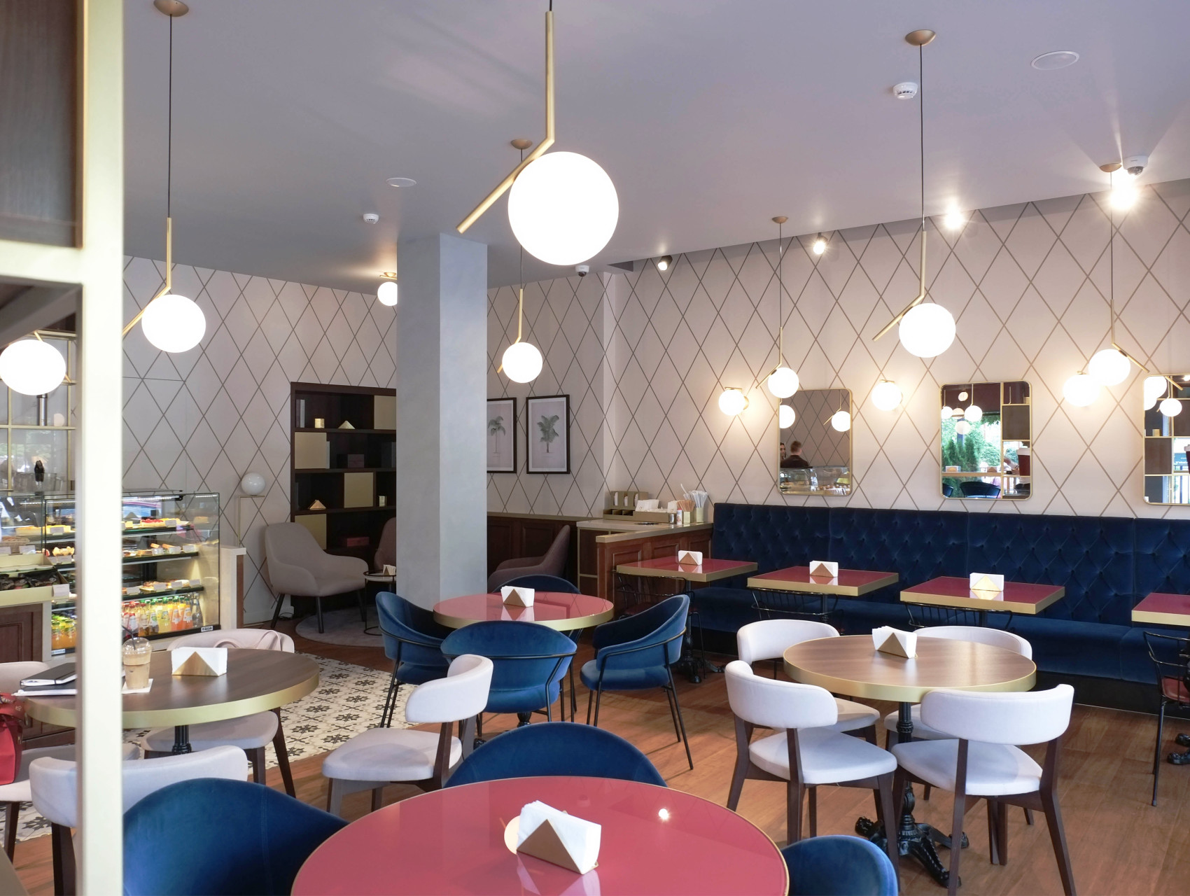 Naringi Café interiors_Tables area